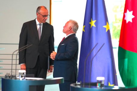 Besuch in Berlin / Die Gaza-Luftbrücke und ein König mit Ärger Zuhause