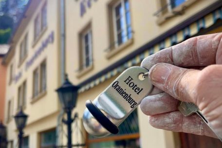 Am 30. Juli habe er die Schlüssel des Hotels bekommen, so Unternehmer Pascal Zimmer in einem Facebook-Post