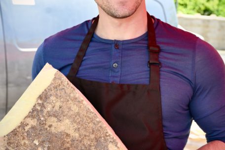 Pierre mit einem 25 Monate gereiften Comté aus Frankreich