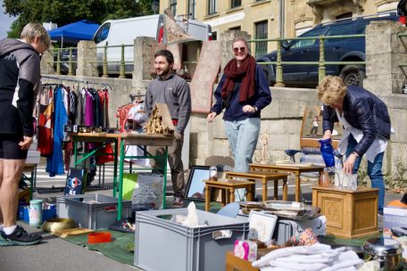 Louise (M.) mit ihrer Mutter und ihrem Freund: Was als Ausflug begann, wurde zur Flohmarkt-Leidenschaft