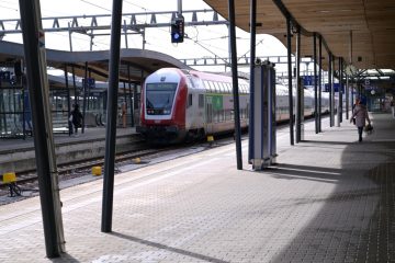 Großeinsatz in Leudelingen / Junger Mann wird am Mittwochabend von Zug erfasst und stirbt