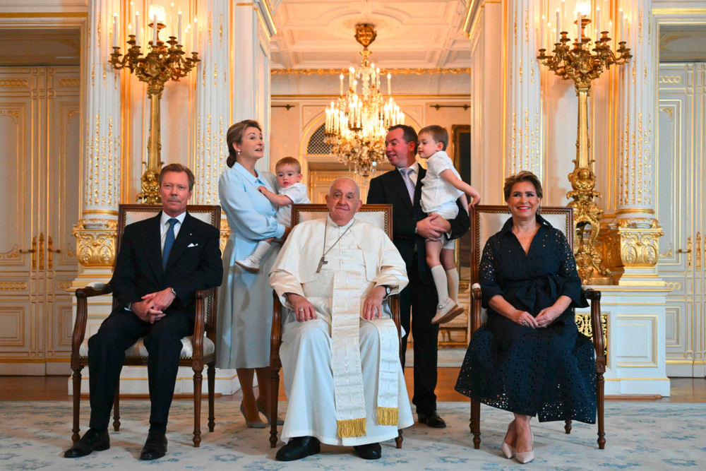 Monarchie / Zum 25. Thronjubiläum von Großherzog Henri schenkt die Regierung dem Hof einen Propagandafilm