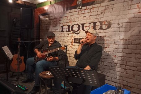 Ils se produisent sur sc&egrave;ne ce weekend : Roland Meyer (g.) et Roland Melcher (d.) &ndash; les Winklepickers