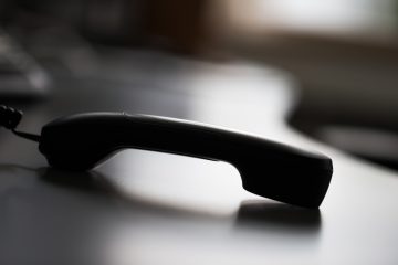 Vorsicht, Scam! / Falsche Polizisten und Bankmitarbeiter: Polizei warnt vor Betrugsmasche und gibt Tipps