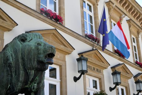 Der historische Rundgang durch Luxemburg-Stadt startet auf dem Knuedler