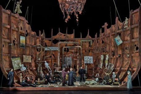 Beeindruckende B&uuml;hnenbilder bei den Bayreuther Festspielen, wie hier bei der Inszenierung von &bdquo;Tristan und Isolde&ldquo;