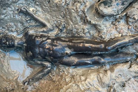 Votivgabe in Fundlage w&auml;hrend Ausgrabungen nahe San Casciano dei Bagni