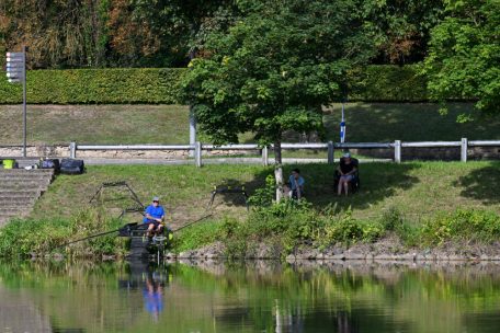 Entspannte Atmosph&auml;re beim Training an der Mosel