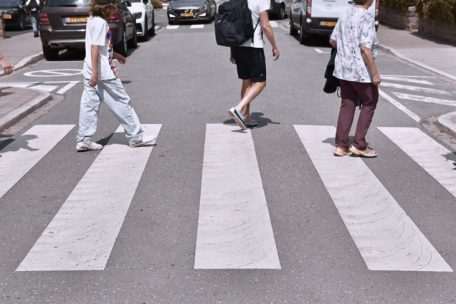 Ohne Unfall zum Klassenzimmer / Wie Kinder ihren Schulweg sicher kennenlernen