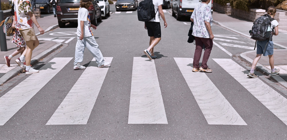 Ohne Unfall zum Klassenzimmer / Wie Kinder ihren Schulweg sicher kennenlernen