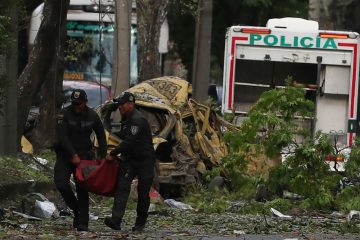 Kolumbien / Mindestens 18 Tote durch eine Autobombe und einen Drohnenangriff