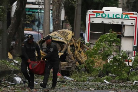Kolumbien / Mindestens 18 Tote durch eine Autobombe und einen Drohnenangriff