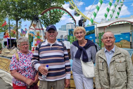 Joachim (74) und Bibi (72) begleiten ihre Freunde Gerhardt (74) und Traudel (74)