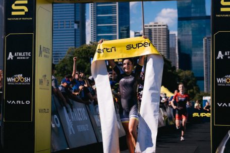 Triathlon / Sieg im Supertri: Jeanne Lehair setzt Ausrufezeichen in Chicago