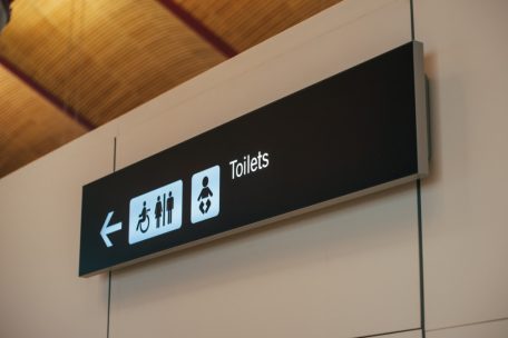Brisante Hinterlassenschaften auf der Flughafentoilette / Dokumentenverlust könnte Wahl im Herbst in Schweden beeinflussen