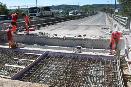 Munsbacher Dehnungsfuge / So sieht der Bauarbeiter-Einsatz auf der A1 aus – Wird die Autobahn pünktlich freigegeben?