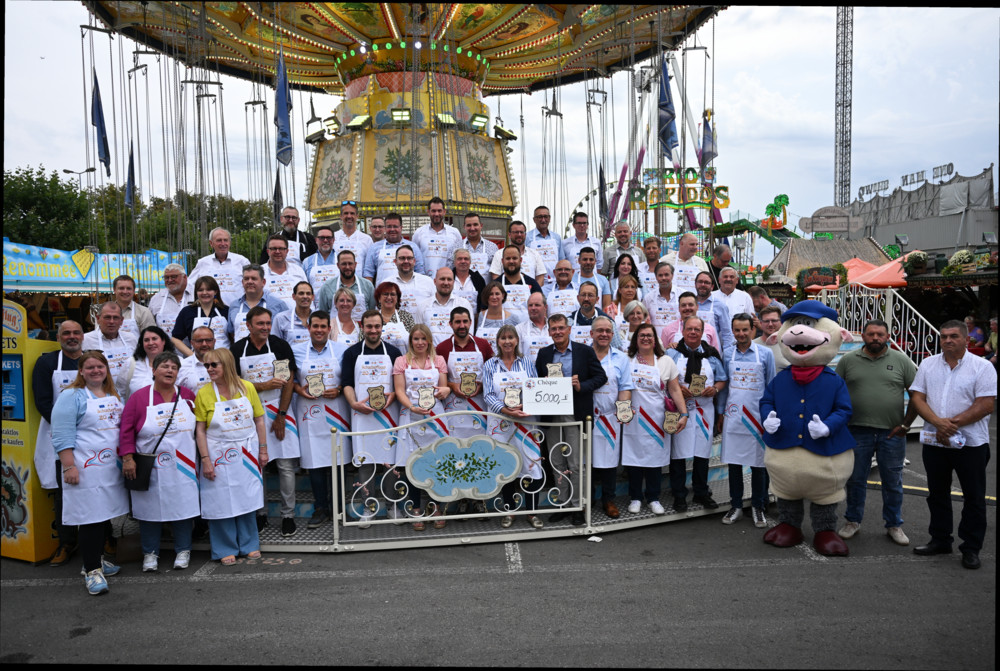 Schobermesse / Für den guten Zweck: Bürgermeisterinnen und Bürgermeister packen auf der „Fouer“ an