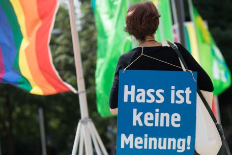 Editorial / Drohungen im Netz müssen endlich wirkliche Konsequenzen haben