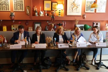 „Stater Braderie“ / Shoppen, shoppen, shoppen: Und dann ist da noch der Rettungshubschrauber