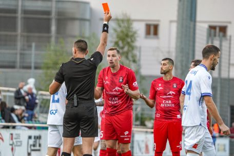 D03 spielte nach einer Roten Karte für Andreas Buch ab der 3. Minute in Unterzahl