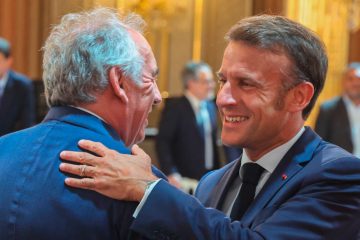 Frankreich / Zwei Wochen vor Vertrauensvotum: Opposition schlägt Dialogangebot aus