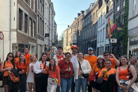 Koningsdag (oder auch: King’s Day) ist eine riesige orangefarbene Party, die man nicht verpassen sollte
