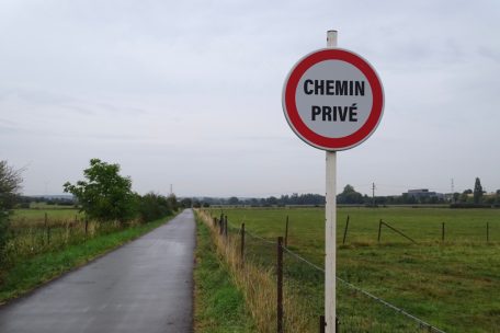 Kayl / Konflikt zwischen Bauern und Radfahrern: Syndikat errichtet Privatweg-Schilder auf Radroute