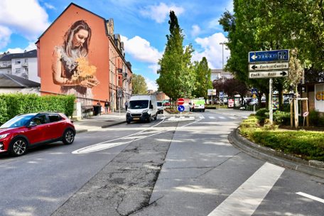 Urban Art in Esch / Spektakulär: Fassadenbild von Raphael Gindt verschönert jetzt den Beneluxplatz