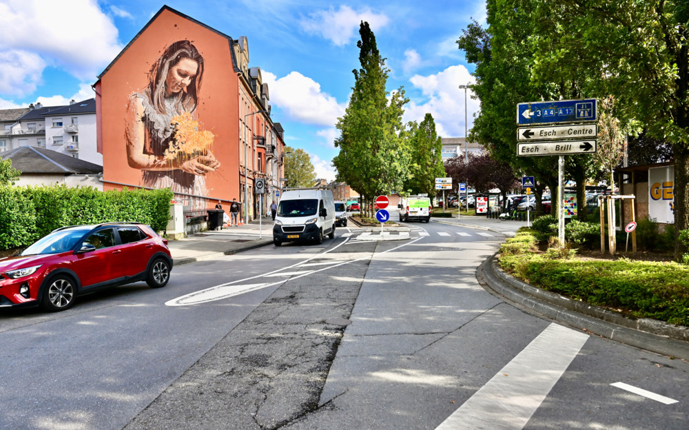 Urban Art in Esch / Spektakulär: Fassadenbild von Raphael Gindt verschönert jetzt den Beneluxplatz