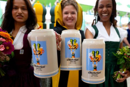 Forum von Guy Rewenig / Willibrord im Dirndl – Ein Prosit auf die neue Echternacher Bierrausch-Kultur