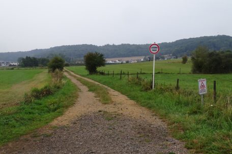 Das Syndikat hat mehrere Schilder aufgestellt