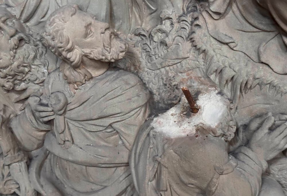 Deutschland / Diebe stehlen 450 Jahre alten Kopf eines Apostels im Trierer Dom