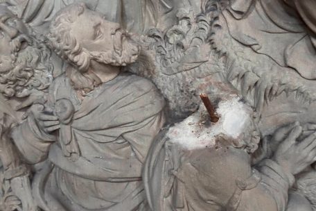 Deutschland / Diebe stehlen 450 Jahre alten Kopf eines Apostels im Trierer Dom