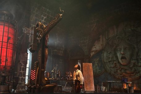 Oscar Isaac in „Frankenstein“ von Guillermo Del Toro