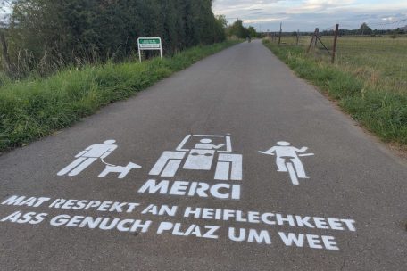 „Ponts et Chaussées“ hat alle Benutzer des Weges als provisorische Lösung auf „Respekt und Höflichkeit“ hingewiesen