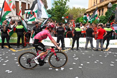 Vuelta / „Was wollen sie von uns?“: Fahrer-Frust nach Palästina-Protesten