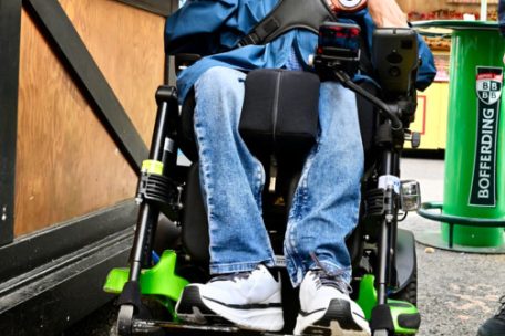 Die gelben Rampen bedecken Kabel, die sonst zum Problem werden k&ouml;nnten