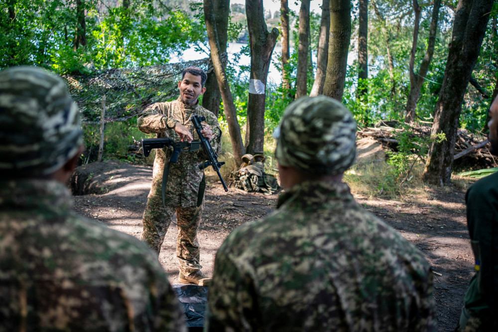 Die Latino-Legion / Warum lateinamerikanische Söldner für die Ukraine kämpfen