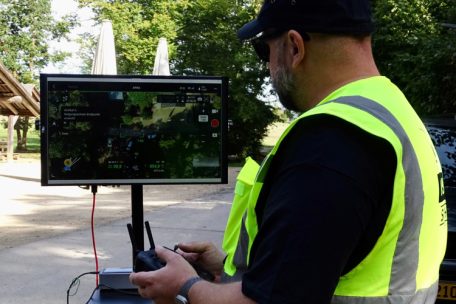 Christophe zeigt seine Arbeit mit der Drohne