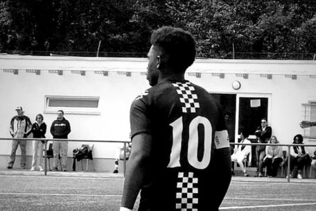 Azaria / Nach tödlichem Zugunfall: Familie von Nachwuchsfußballer erhebt Klage gegen CFL