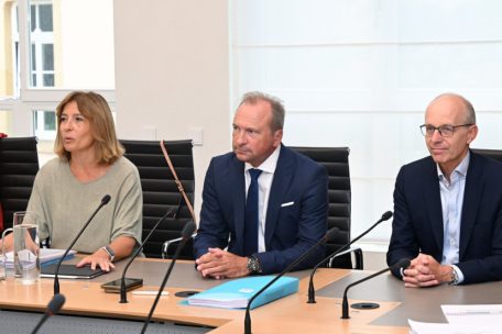 Sparkasse in der Caritas-Affäre / Wann wurde wer in der Regierung informiert? Zeitlicher Ablauf führt zu Irritationen 