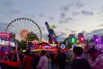 Finale auf dem Glacis / Die Schueberfouer verabschiedet sich mit Feuerwerk und Feierlaune bis 1 Uhr nachts