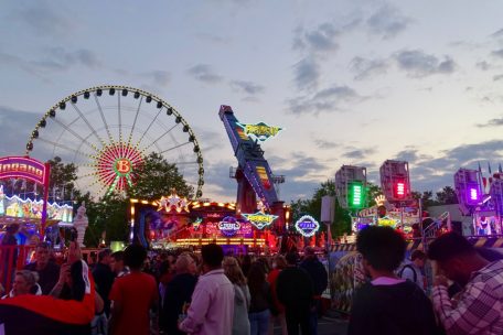 Finale auf dem Glacis / Die Schueberfouer verabschiedet sich mit Feuerwerk und Feierlaune bis 1 Uhr nachts