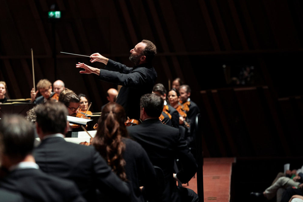 Alain spannt den Bogen / Besser geht’s nicht: Luxemburger Philharmonie startet mit Besuch aus Berlin in die neue Saison