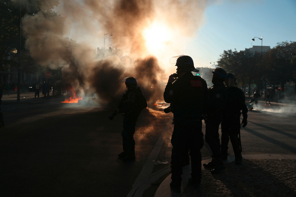 Proteste in Frankreich / Schwieriger Start für neuen Premier – 80.000 Polizeikräfte mobilisiert