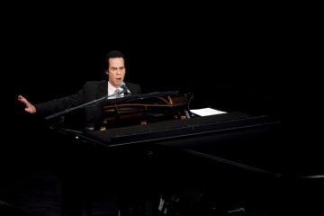 Der Fährmann / Nick Cave führt in der Philharmonie durch die dunkle Nacht der Seele