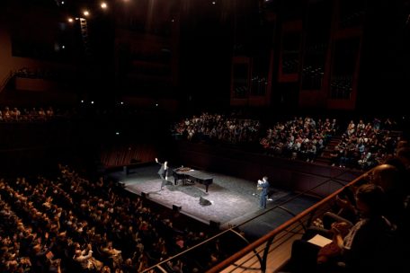 Die beiden ausverkaufen Konzerte in der Philharmonie sind der letzte Tour-Stopp von Cave und Radiohead-Bassist Colin Greenwood