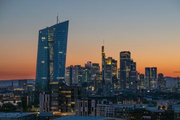 Europa / Europäische Zentralbank lässt Leitzinsen unverändert – Sorgen um Frankreich