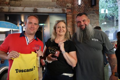 Fränz, Lynn und Andy (v.l.) wurden zwar abgelehnt, freuen sich aber trotzdem über die Hommage an ihre Heimatstadt