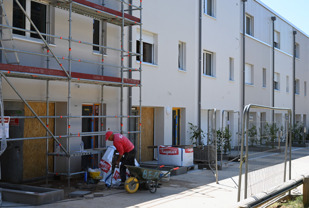 Polindex 2025 / Vereint in Zukunftssorgen: Wohnungsfrage bleibt dringendste Herausforderung aller Einwohner